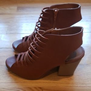 US 8.5 Dark Caramel Heels